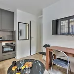 Guestready -- Modern Minimalist Apartment Faubourg-Montmarte