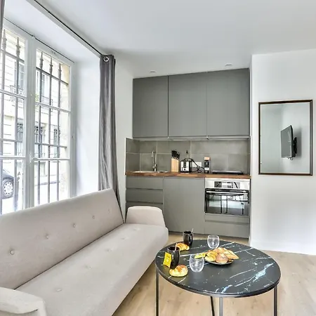 Apartment Guestready -- Modern Minimalist Apartment Faubourg-Montmarte *
