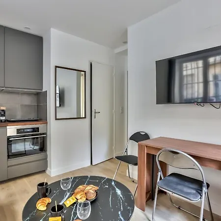 Guestready -- Modern Minimalist Apartment Faubourg-Montmarte *